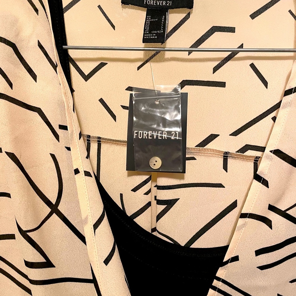 21 forever beige blouse comes with the black top